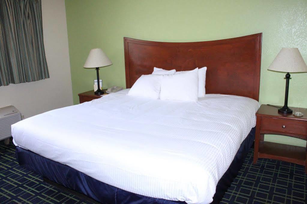Emerald Coast Inn & Suites Fort Walton Beach Buitenkant foto